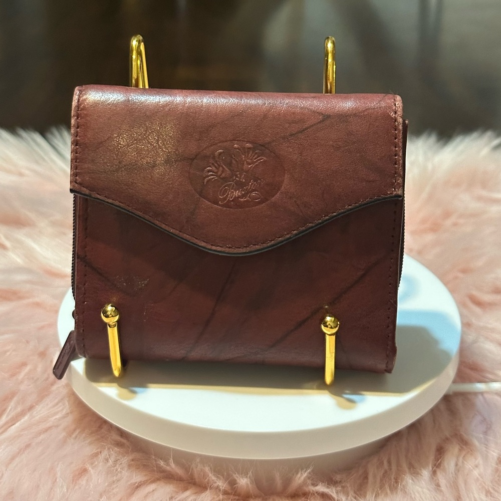 Buxton women's Top Grain Cowhide
Exterior Burgundy Wallet